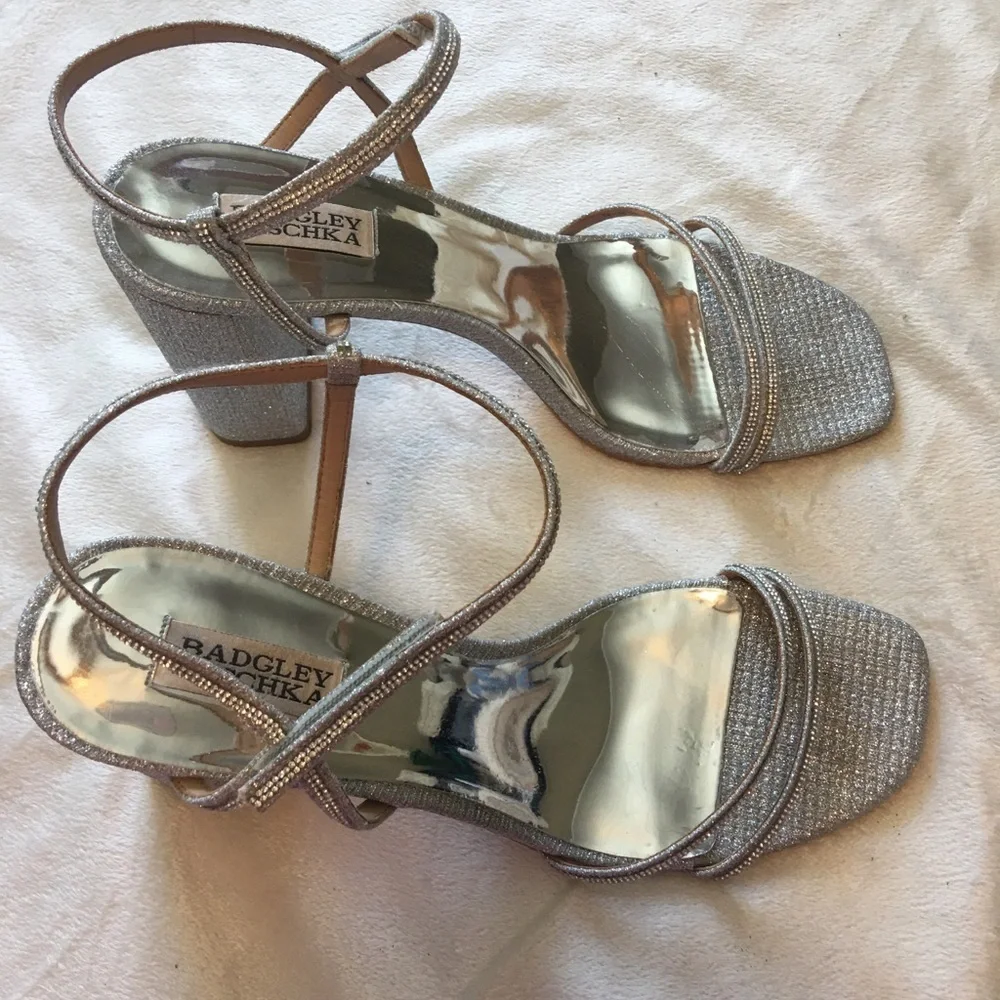 Badgley Mischka Silver Heels with Strappy Design Sz 10